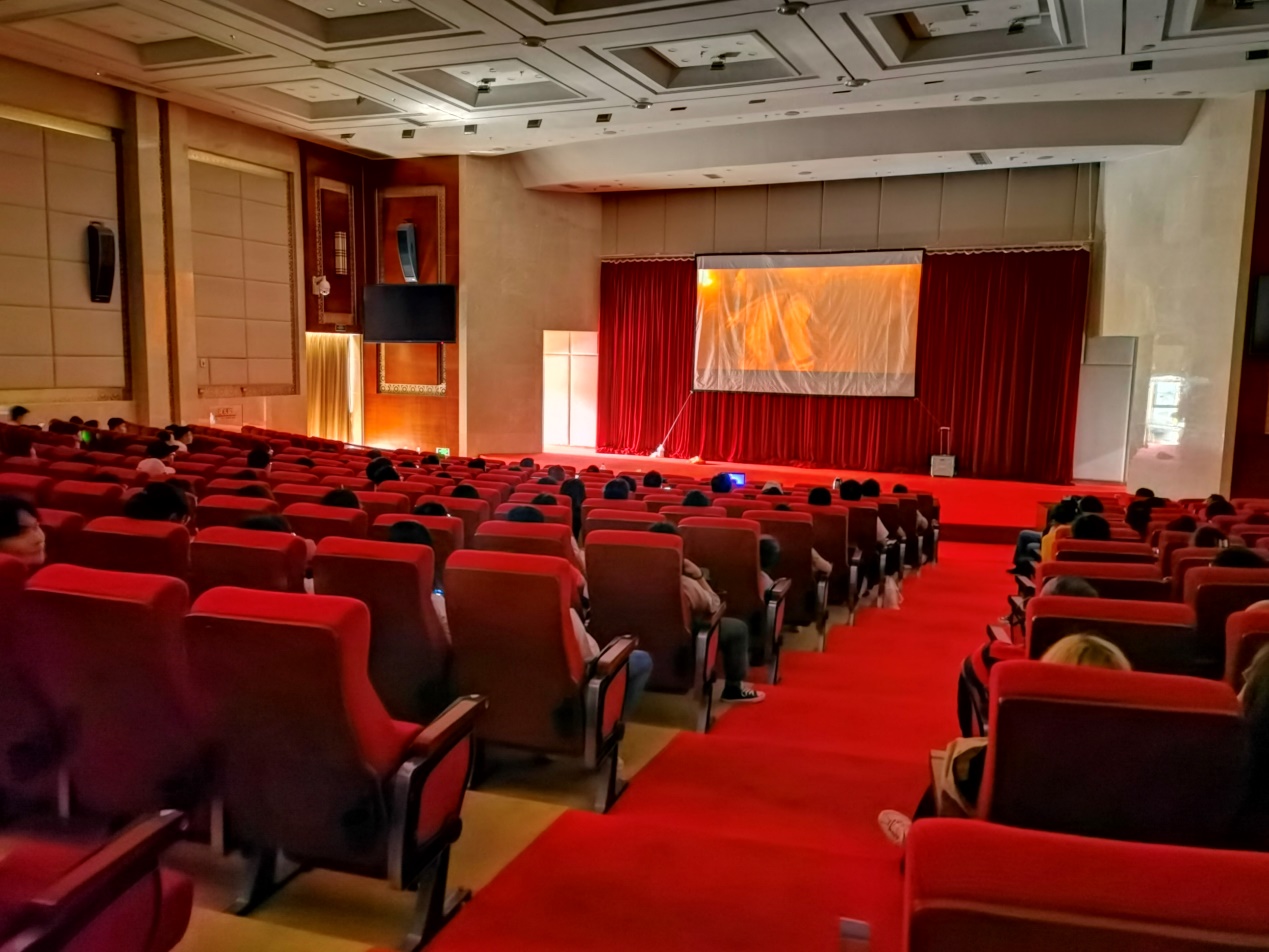 【新闻】经济新葡的京集团8814vip组织师生观看民族团结进步电影《红色土司》